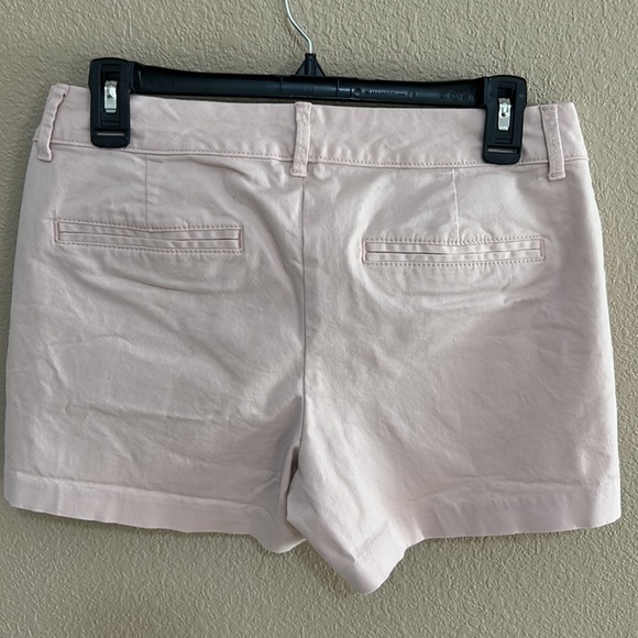 Old Navy pixie shorts in a size 6 - Picture 3 of 4